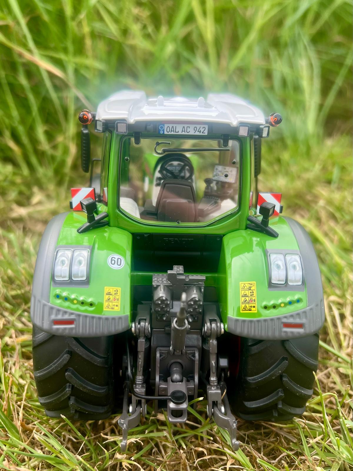 Fendt 942 1:32 Scale Model