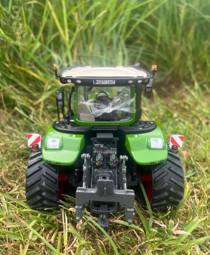 Fendt 1167 Vario MT 1:32 Scale Model