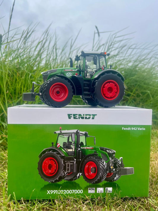 Fendt 942 1:32 Scale Model