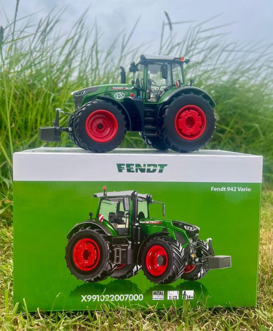Fendt 942 1:32 Scale Model