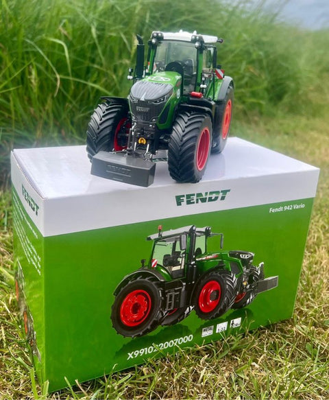 Fendt 942 1:32 Scale Model